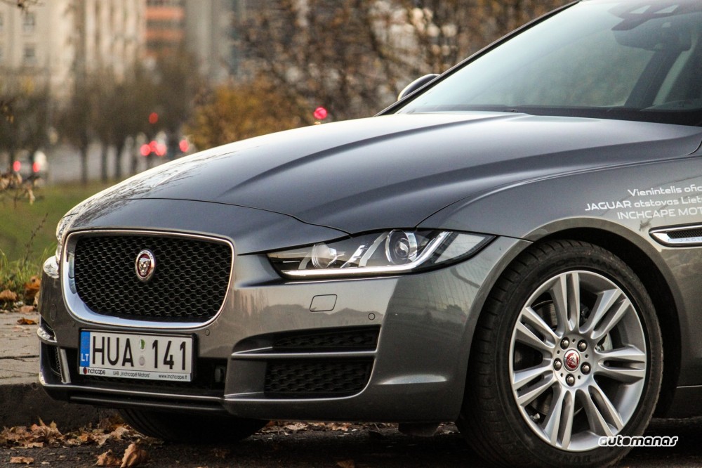 Jaguar XE (4)