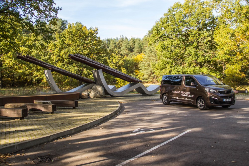 Kelionėms skirto Peugeot Traveller testas