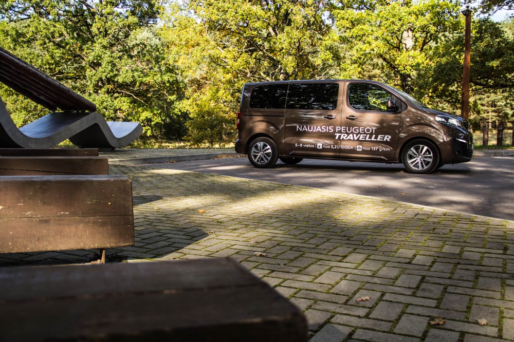 Kelionėms skirto Peugeot Traveller testas