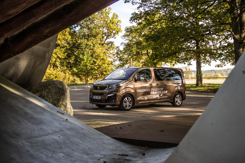 Kelionėms skirto Peugeot Traveller testas