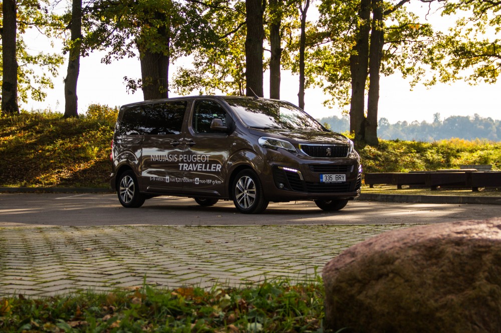 Kelionėms skirto Peugeot Traveller testas