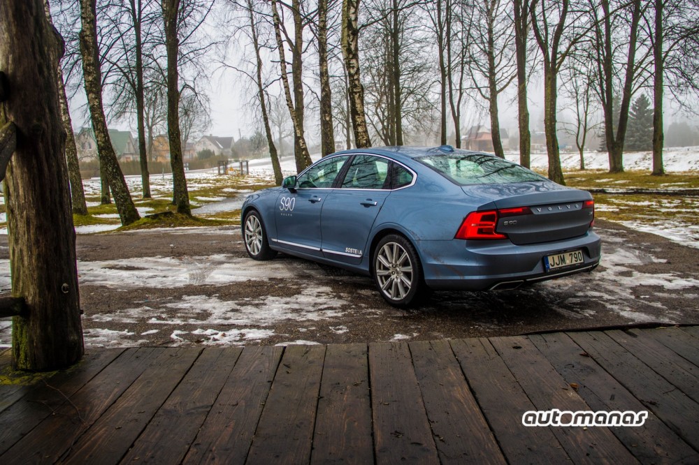 Volvo S90 sedan