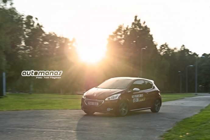 „Peugeot 208 GTI“ testas : Žymaus brolio pėdomis