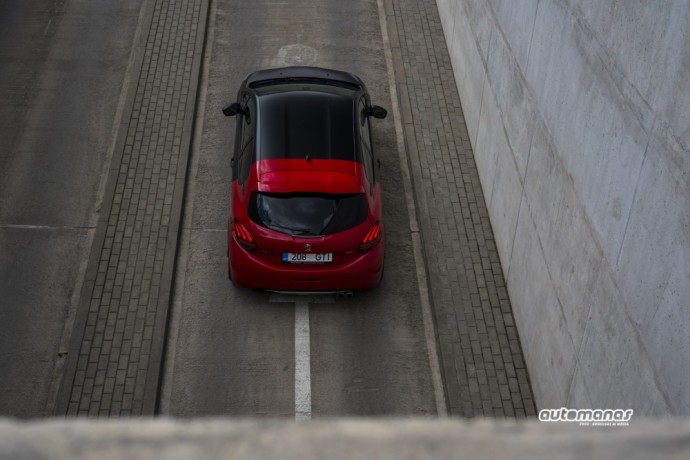 „Peugeot 208 GTI“ testas : Žymaus brolio pėdomis