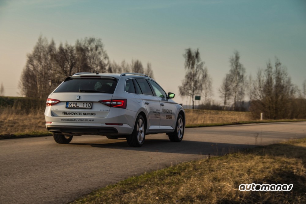 Škoda Superb Combi (6)