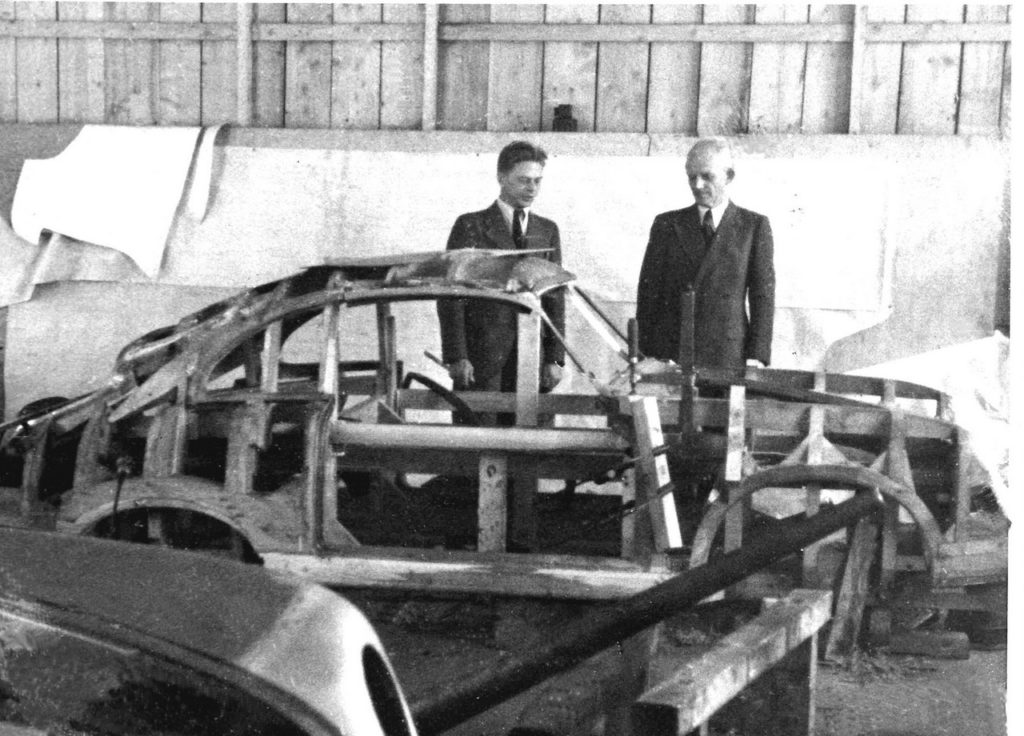 Erwinas Komenda prie Porsche 356 prototipo