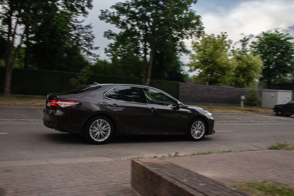 Hibridinio Toyota Camry testas