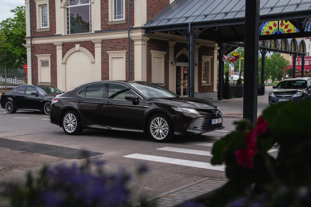 Hibridinio Toyota Camry testas