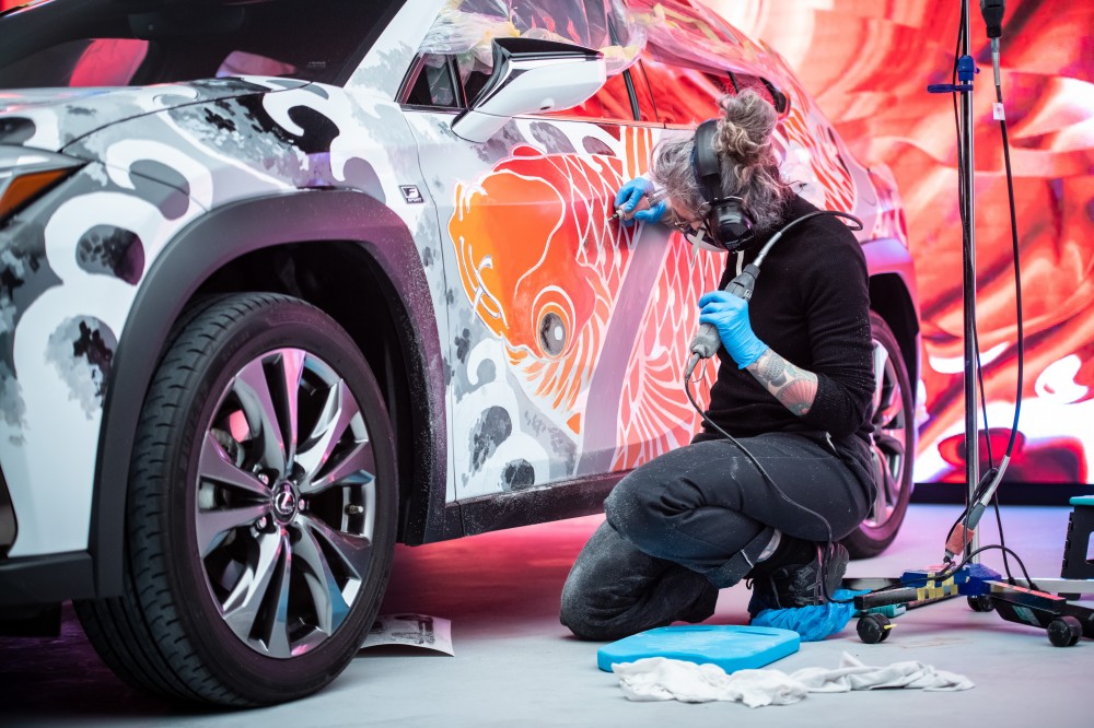 Tatuiruotas Lexus UX visureigis