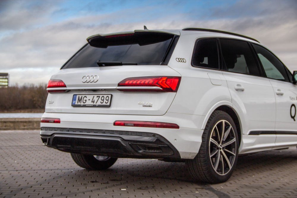 Atnaujintas Audi Q7 50 TDI