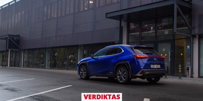 Lexus UX250h atsiliepimai