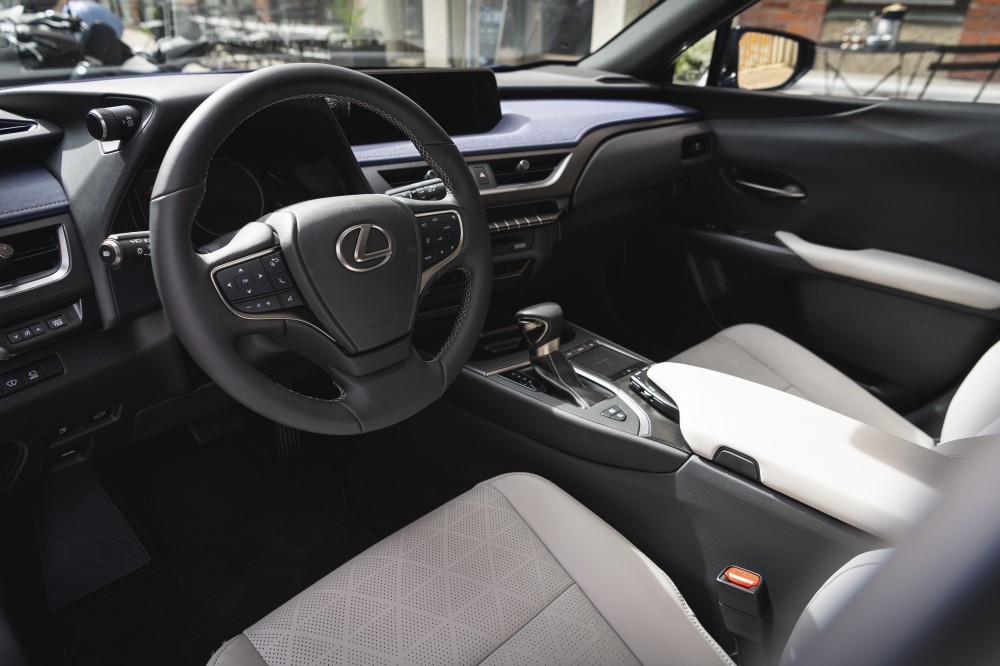 Lexus UX250h atsiliepimai