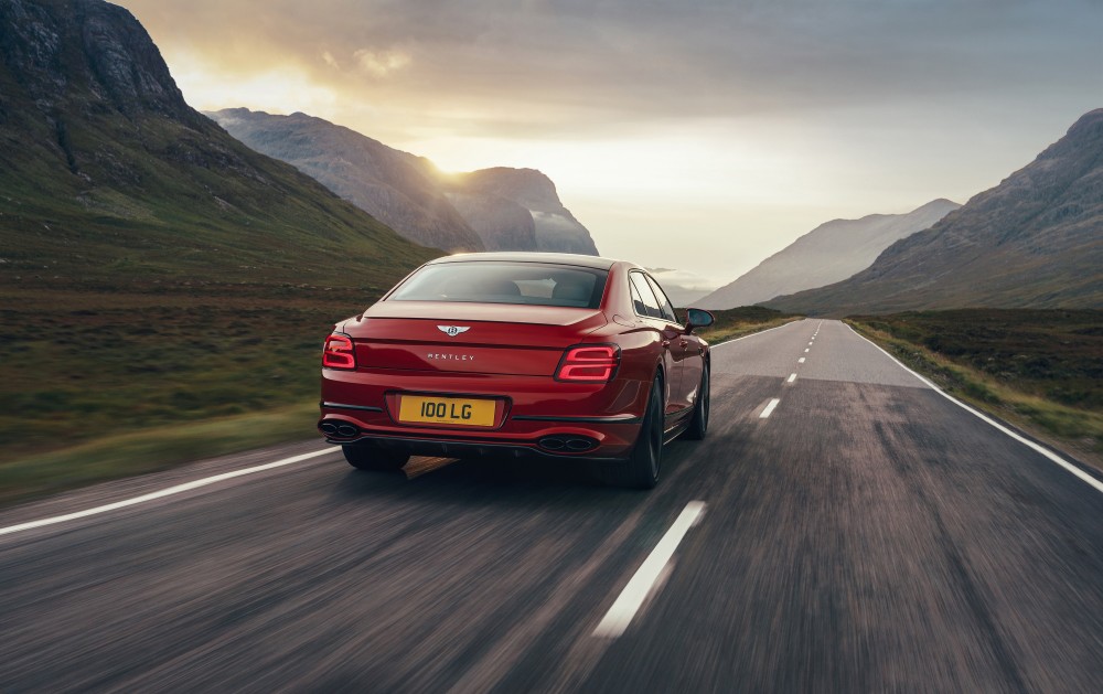 V8 variklį turintis Bentley Flying Spur