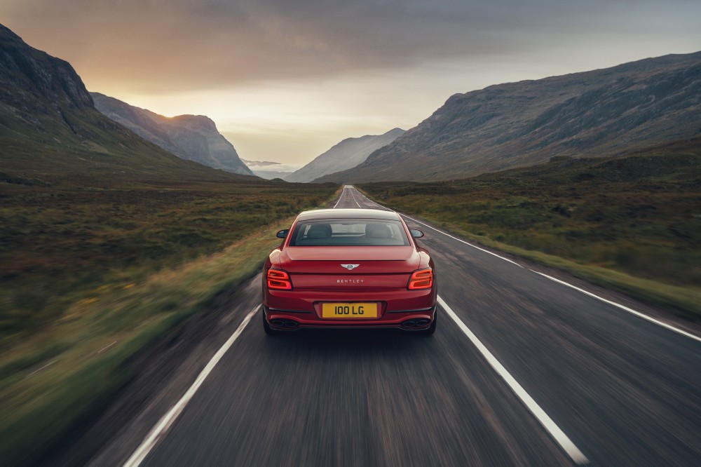 V8 variklį turintis Bentley Flying Spur