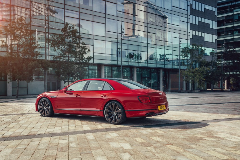 V8 variklį turintis Bentley Flying Spur