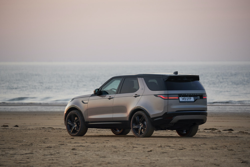 Visapusiškai atnaujintas Land Rover Discovery visureigis