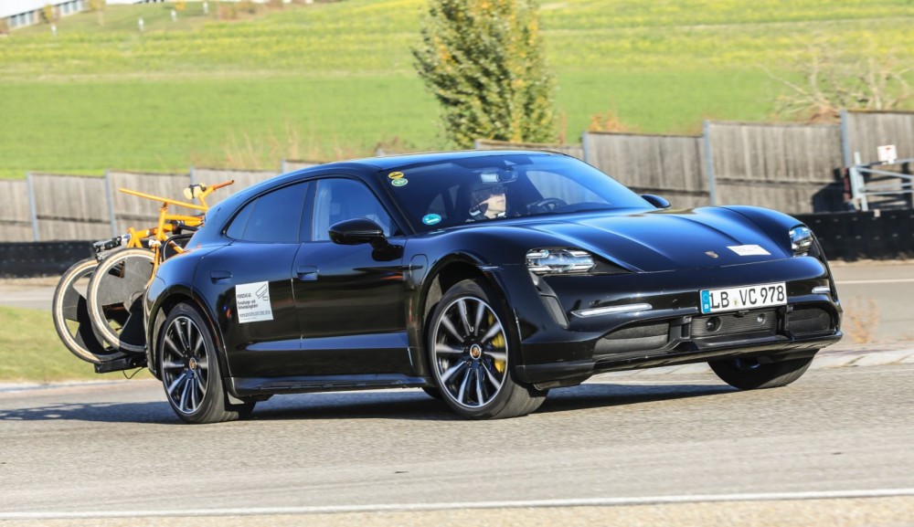 Porsche Taycan Cross Turismo prototipas bandymų poligone