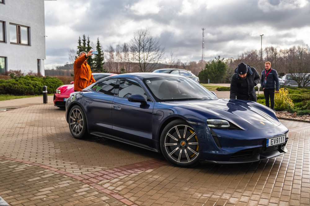 Elektrinis Porsche Taycan