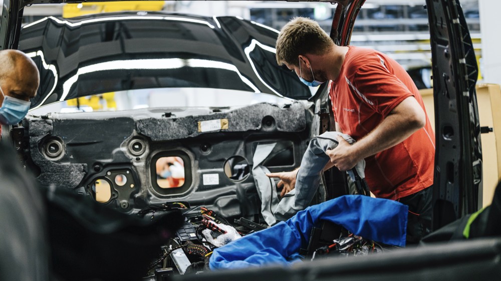 Tik elektra varomas „Porsche Macan“ įveikė virtualių bandymų programą