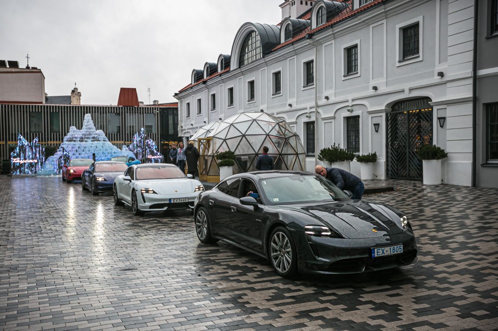 Elektrinio Porsche Taycan pristatymas <a href='https://www.tv3.lt/gaires/vilnius' target='_blank' class='phrase'>Vilniuje</a>