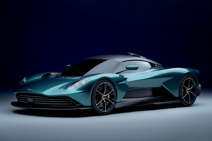 „Aston Martin Valhalla“ – F1 technologijos persikelia į gatves 