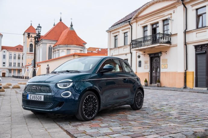 Elektrinio „Fiat 500“ testas: Dabar jo stiprioji pusė – ne tik eksterjero dizainas