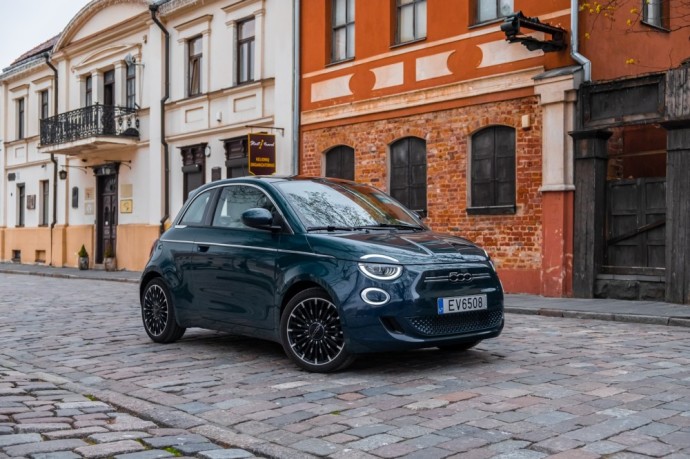 Elektrinio „Fiat 500“ testas: Dabar jo stiprioji pusė – ne tik eksterjero dizainas