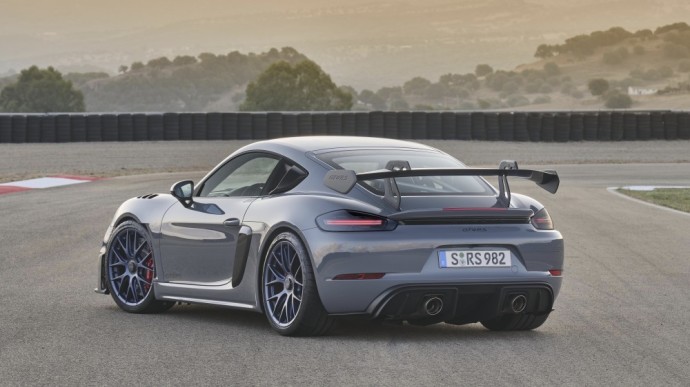 „Porsche 718 Cayman GT4 RS“: Skanėstas automobilių entuziastams