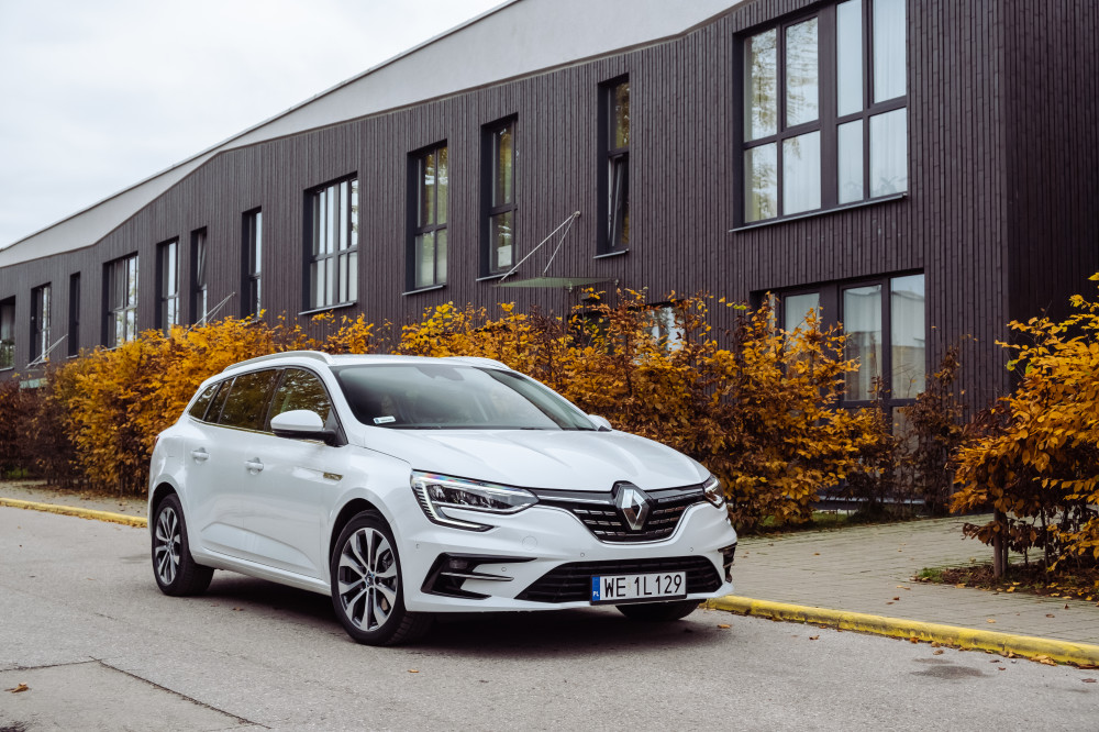 Iš tinklo įkraunamas „Renault Megane e-Tech“