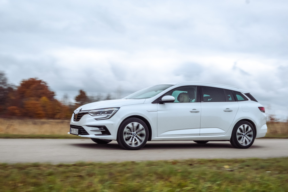 Iš tinklo įkraunamas „Renault Megane e-Tech“