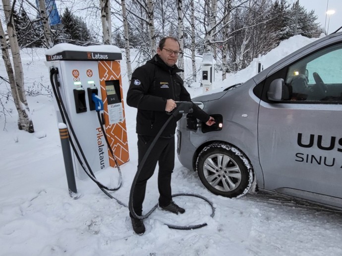 Lietuvių keliautojai elektromobiliu įveiks Kalėdų Senelio maršrutą