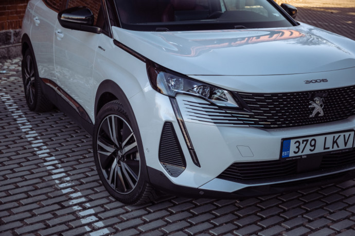 Iš tinklo įkraunamo hibridinio „Peugeot 3008“ testas: „Volkswagen“ – tave vėl pranoko prancūzai