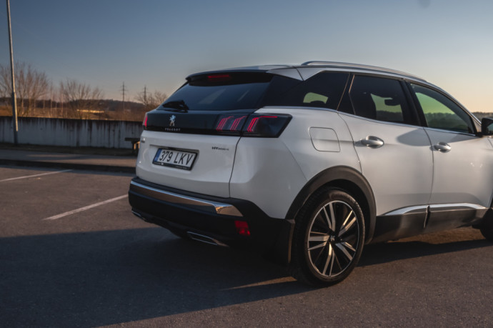 Iš tinklo įkraunamo hibridinio „Peugeot 3008“ testas: „Volkswagen“ – tave vėl pranoko prancūzai