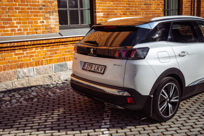 Iš tinklo įkraunamo hibridinio „Peugeot 3008“ testas: „Volkswagen“ – tave vėl pranoko prancūzai