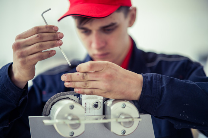 Paaiškėjo geriausias Lietuvos jaunasis automechanikas: pergalę savo miestui išplėšė pirmąkart