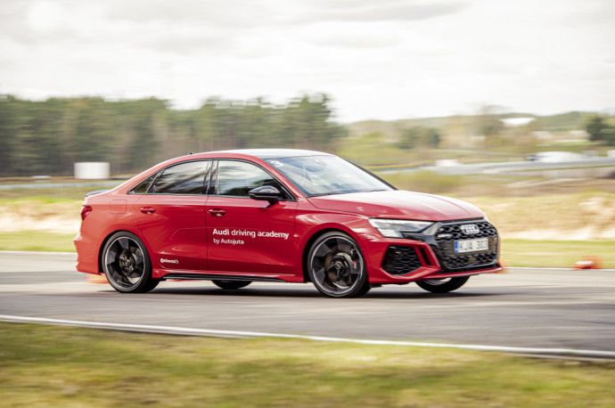 „Nemuno žiedo“ trasoje pristatytas naujos kartos „Audi RS3“ 