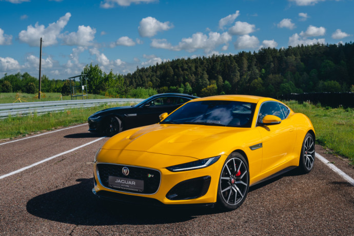 Susipažinti su naujuoju „F-Type“ galima „Jaguar“ atstovybėje <a href='https://www.tv3.lt/gaires/vilnius' target='_blank' class='phrase'>Vilniuje</a>.