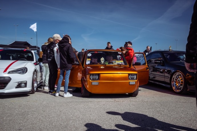 Kaune įvykusiame „Garage Motor Show“ – išpuoselėtų automobilių demonstracija