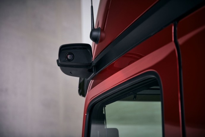 „Mercedes-Benz Trucks“ pristatė antros kartos „MirrorCam“ skaitmeninių veidrodėlių sistemą