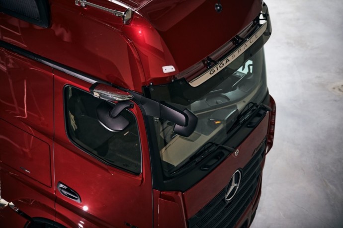 „Mercedes-Benz Trucks“ pristatė antros kartos „MirrorCam“ skaitmeninių veidrodėlių sistemą