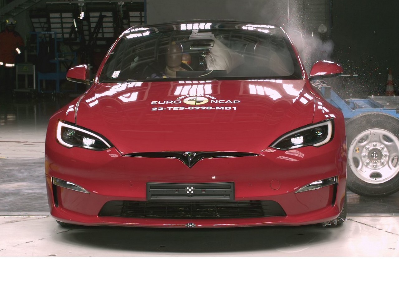 Tesla Model S Euro NCAP bandymuose