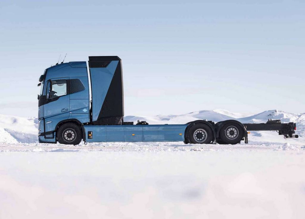 Vandeniliu varomų „Volvo Trucks“ bandymai keliuose