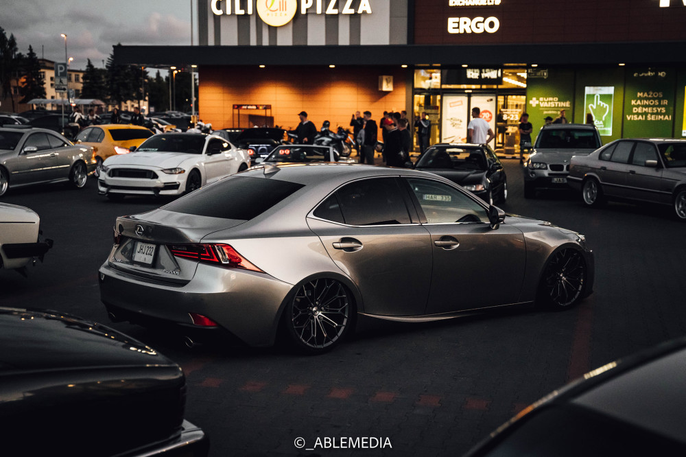 Modifikuotas Lexus IS